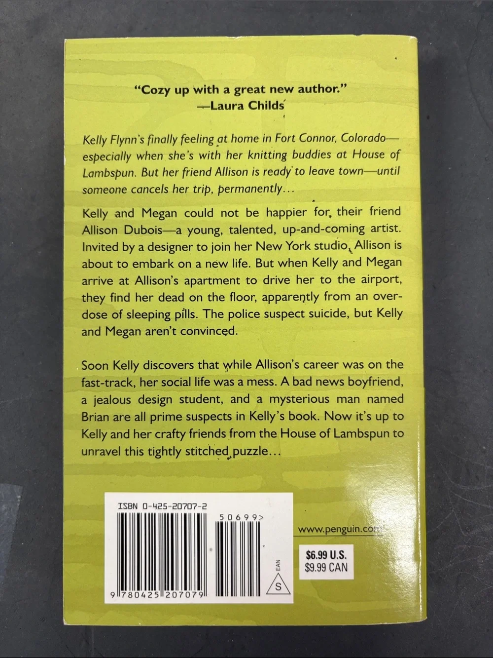 A Deadly Yarn by - Paperback Mystery (Black/Yellow Cover)